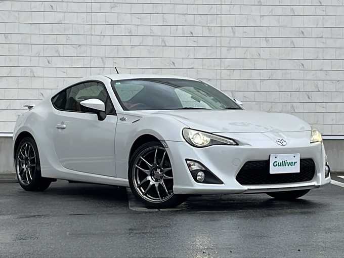 新着情報“８６GTリミテッド”2013年式サテンホワイトパール入荷しました！