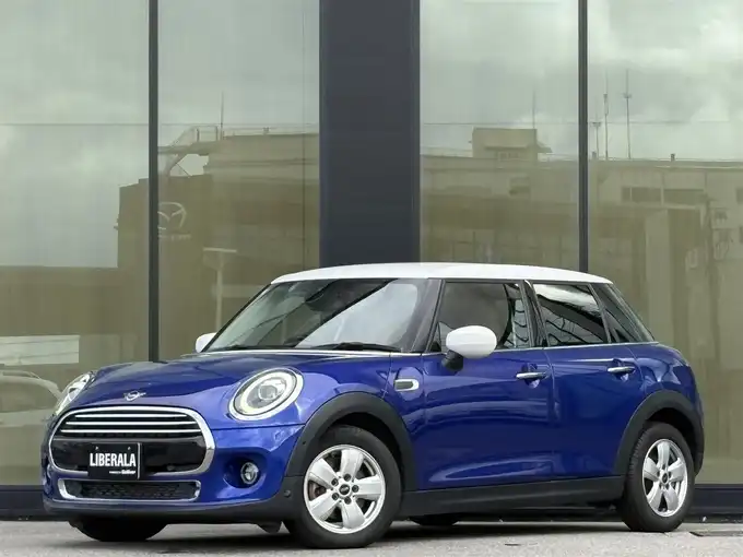 新着情報“ＭＩＮＩクーパーD”2020年式青入荷しました！