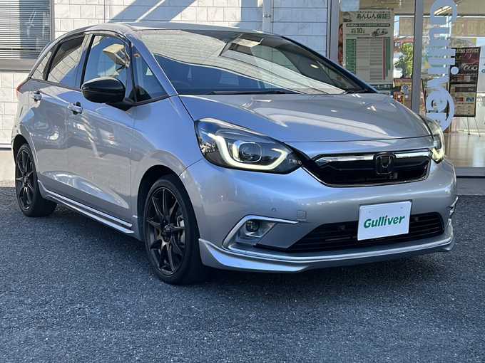 新着情報“フィットe:HEVホーム”2020年式ルナシルバーM入荷しました！