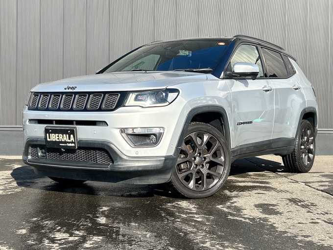 新着情報“ジープ・コンパスSモデル”2020年式シルバー入荷しました！