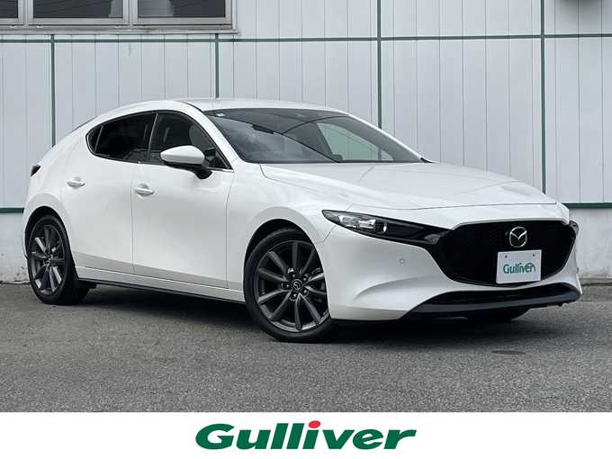 新着情報“ＭＡＺＤＡ３ファストバック15Sツーリング”2020年式スノーフレイクホワイトパールマイカ入荷しました！