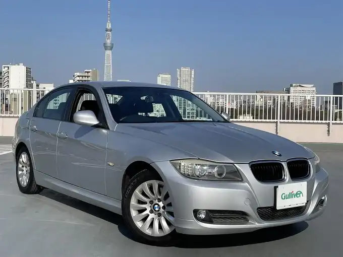 新着情報“３シリーズ320i”2009年式シルバー入荷しました！