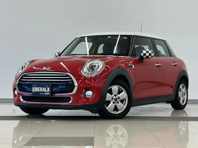 新着情報“ＭＩＮＩクーパー サザーク”2018年式チリ・レッド入荷しました！