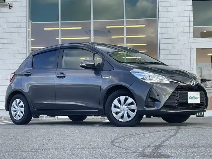 新着情報“ヴィッツハイブリッドF”2017年式グレーメタリック入荷しました！