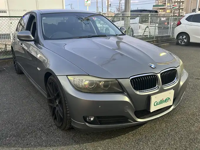 新着情報“３シリーズ320i”2009年式スペースグレー入荷しました！