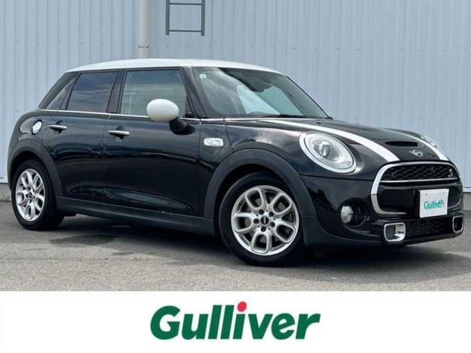 新着情報“ＭＩＮＩジャーミン クーパーS”2015年式黒Ⅱ入荷しました！