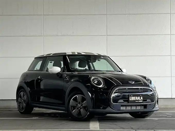 新着情報“ＭＩＮＩクーパー エッセンシャル・トリム”2021年式ミッドナイト・ブラック・メタリック入荷しました！