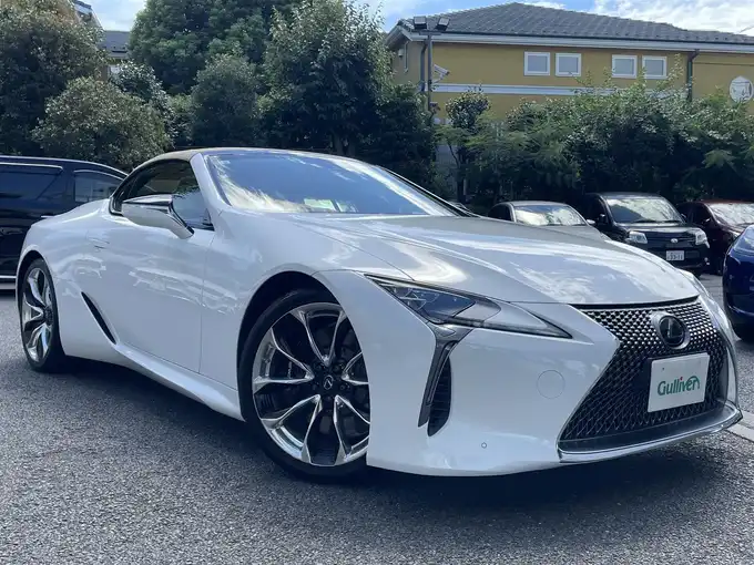 新着情報“ＬＣ500 コンバーチブル”2021年式ホワイトノーヴァガラスフレーク入荷しました！