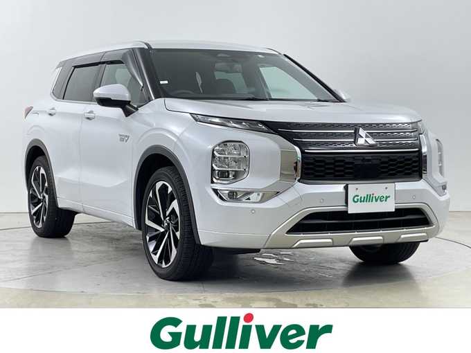 新着情報“アウトランダーＰＨＥＶP”2022年式ホワイトダイヤモンド入荷しました！