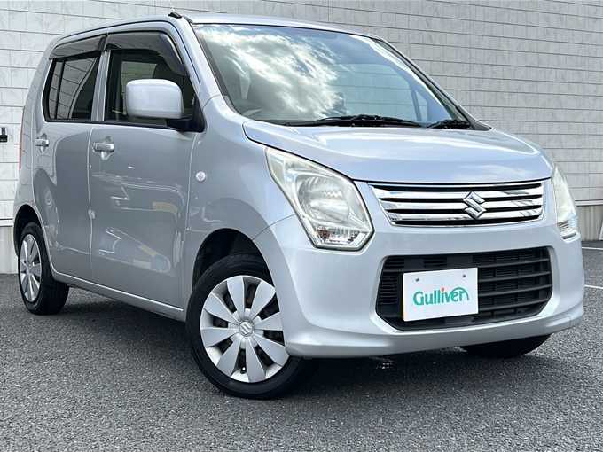 新着情報“ワゴンＲFX CDプレーヤー装着車”2013年式シルキーシルバーメタリック入荷しました！