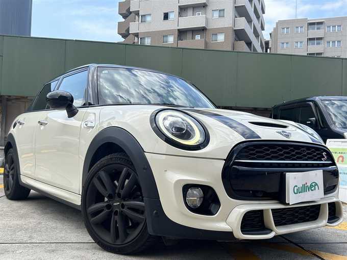 新着情報“ＭＩＮＩクーパーSD”2018年式ペッパー・ホワイト入荷しました！