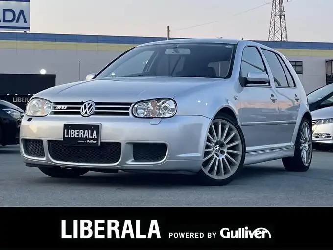 新着情報“ゴルフR32”2003年式シルバー入荷しました！