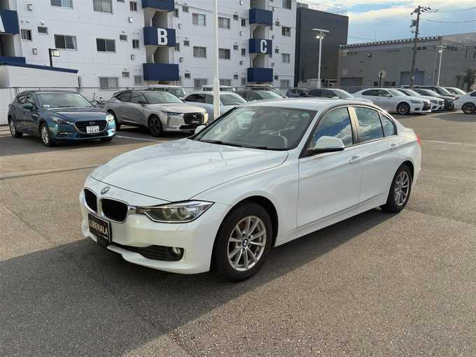 新着情報“３シリーズ320d スポーツ”2015年式白入荷しました！