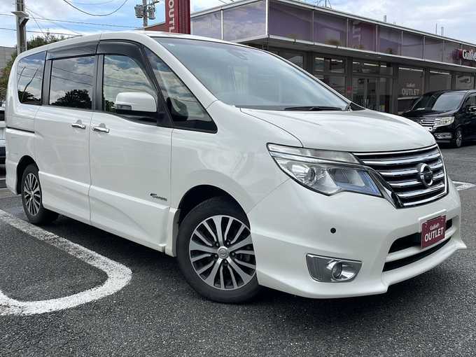 新着情報“セレナハイウェイスター S－ハイブリッド”2015年式ブリリアントホワイトパール入荷しました！