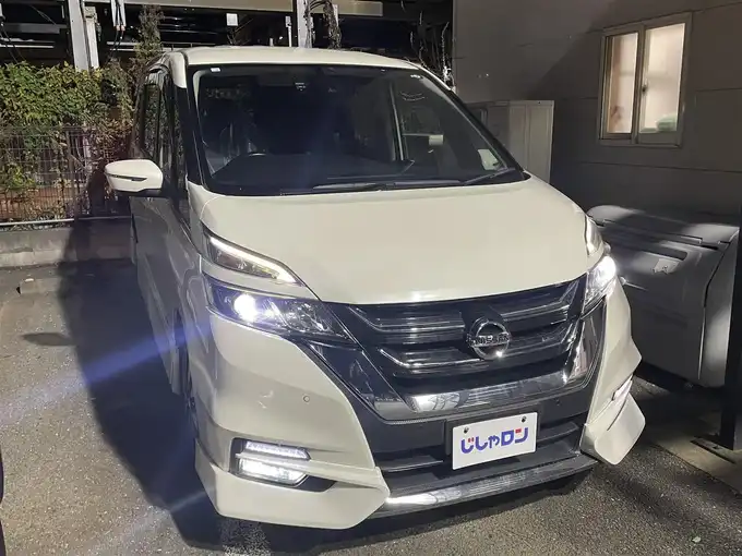 新着情報“セレナハイウェイスター”2016年式クリスタルホワイトパール入荷しました！