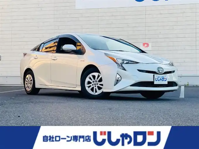 新着情報“プリウスSセーフティプラス”2017年式ホワイトパールクリスタルシャイン入荷しました！