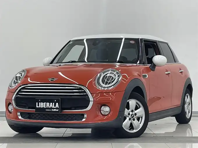 新着情報“ＭＩＮＩクーパーD”2018年式オレンジ入荷しました！