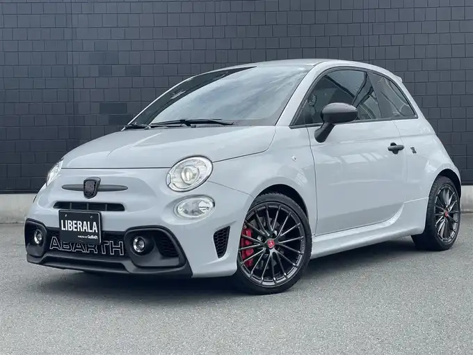 新着情報“アバルト６９５ エッセエッセベースグレード”2023年式Gligio Campovolo入荷しました！
