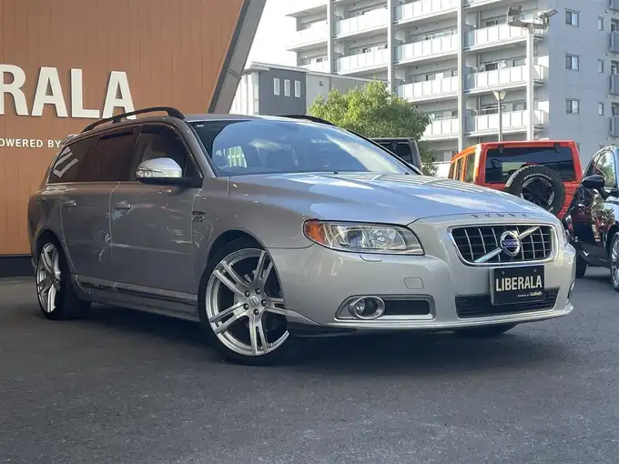 新着情報“Ｖ７０2．5T LE”2010年式シルバー入荷しました！