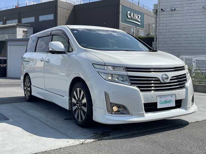 新着情報“エルグランド350ハイウェイスターアーバンクロム”2013年式ブリリアントホワイトパール入荷しました！