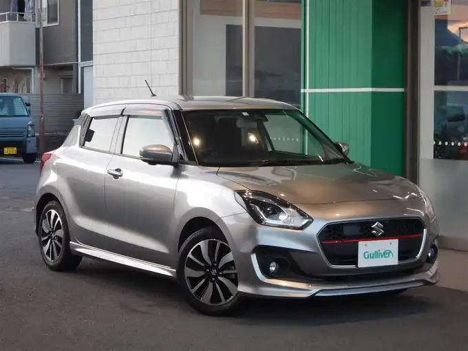 新着情報“スイフトRS”2018年式プレミアムシルバーメタリック入荷しました！