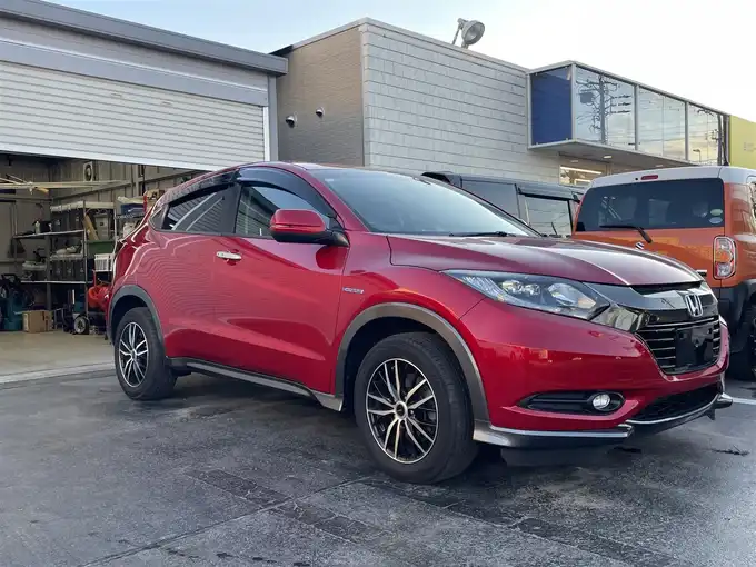 新着情報“ヴェゼルハイブリッドX・ホンダセンシング”2016年式プレミアムクリスタルレッドM入荷しました！