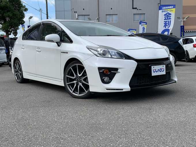 新着情報“プリウスSツーリングセレクション・G’s”2012年式ホワイトパールクリスタルシャイン入荷しました！