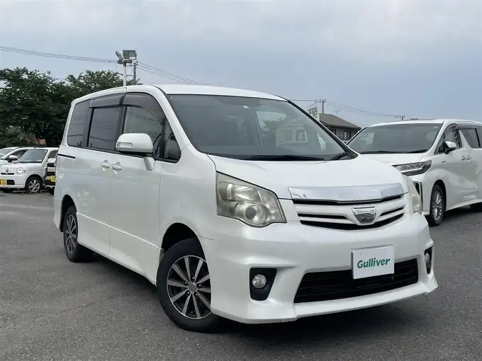 新着情報“ノアSi”2012年式ホワイトパールクリスタルシャイン入荷しました！