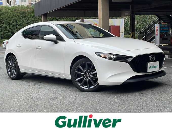 新着情報“ＭＡＺＤＡ３ファストバック15Sツーリング”2022年式スノーフレイクホワイトパールマイカ入荷しました！