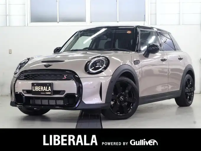 新着情報“ＭＩＮＩクーパーS エッセンシャル・トリム”2023年式グレーⅡ入荷しました！