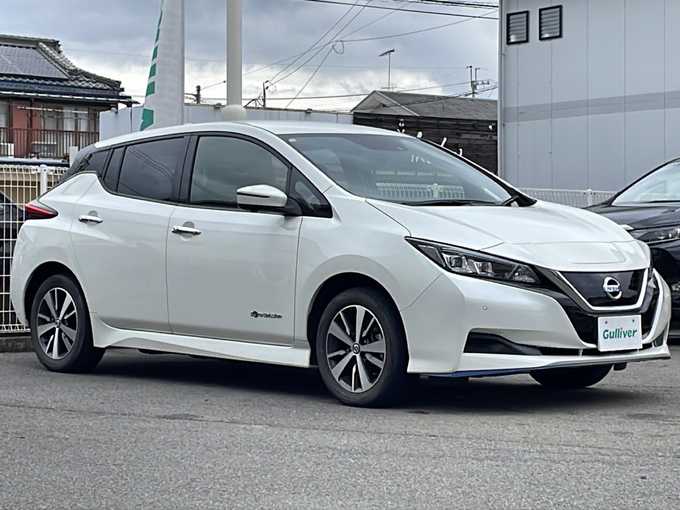 新着情報“リーフe+ X”2021年式ブリリアントホワイトパール入荷しました！