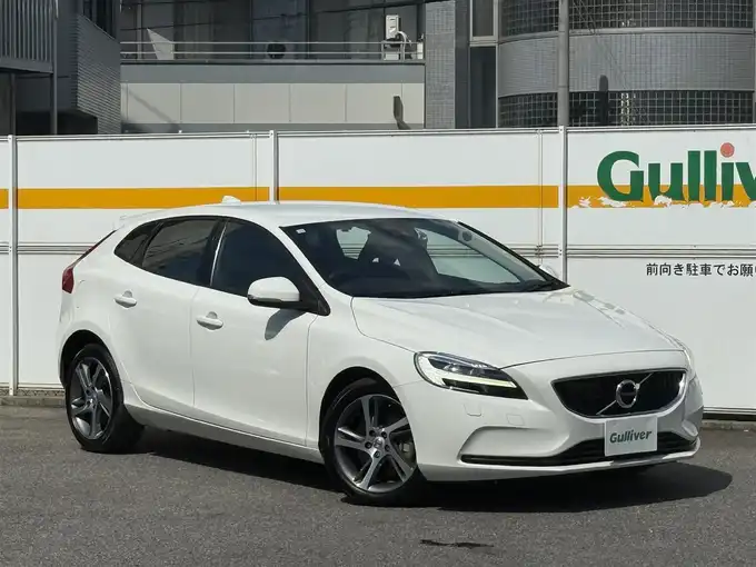 新着情報“Ｖ４０D4 モメンタム”2019年式アイスホワイト入荷しました！