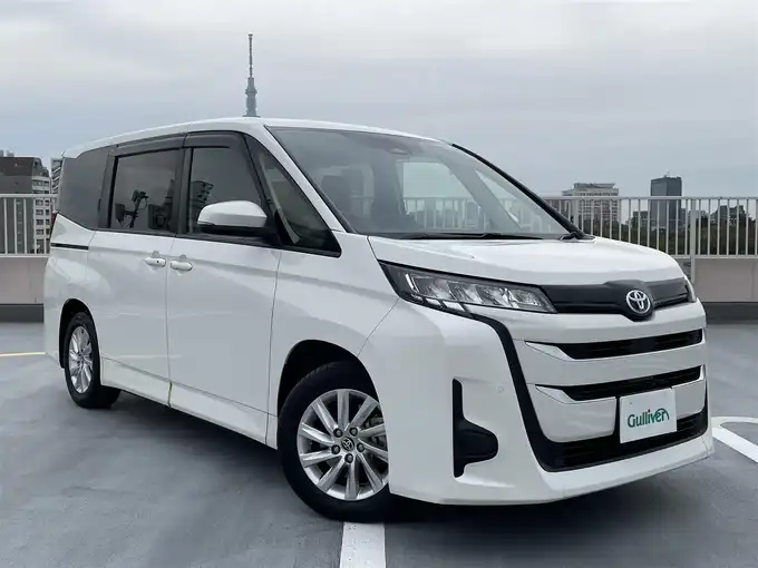 新着情報“ノアハイブリッドG”2023年式ホワイトパールクリスタルシャイン入荷しました！