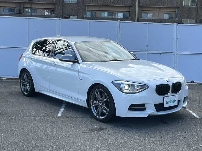 新着情報“１シリーズM135i”2015年式白入荷しました！