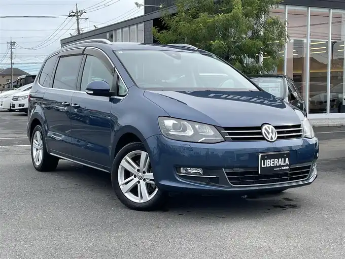 新着情報“シャランTSI ハイライン”2017年式紺Ｍ入荷しました！