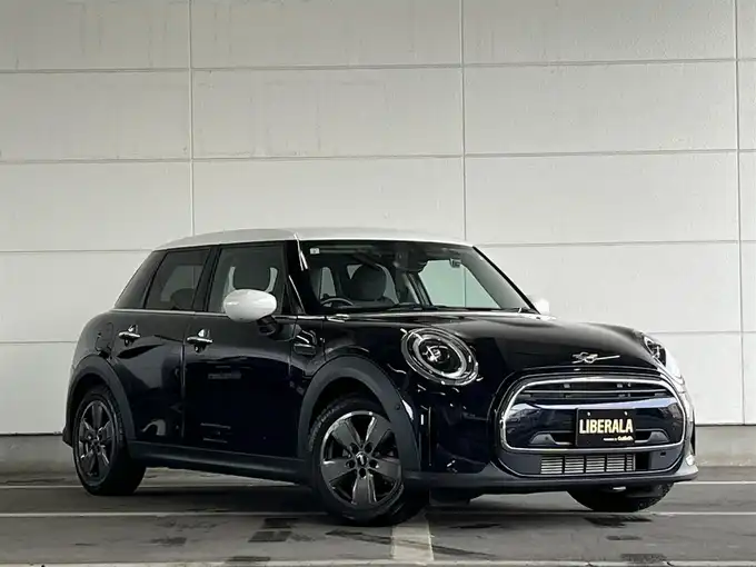 新着情報“ＭＩＮＩクーパーD”2023年式MINI Yoursエニグマティックブラック入荷しました！