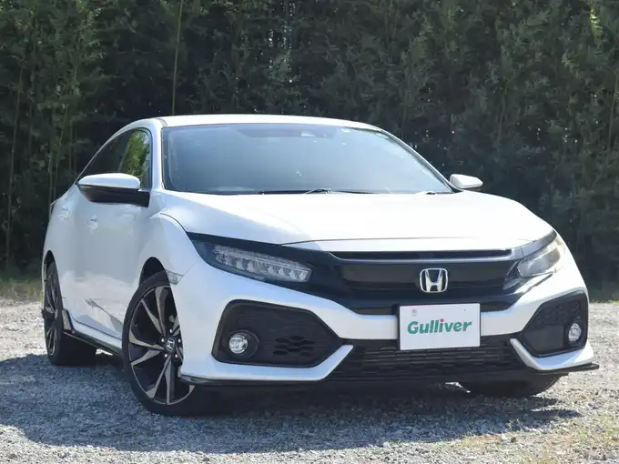 新着情報“シビックハッチバック”2019年式パール入荷しました！