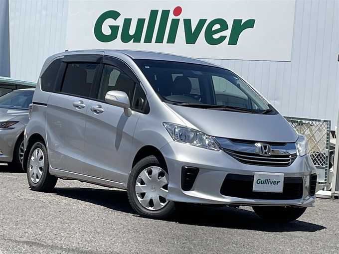 新着情報“フリードG プレミアムエディション”2015年式アラバスターシルバーメタリック入荷しました！