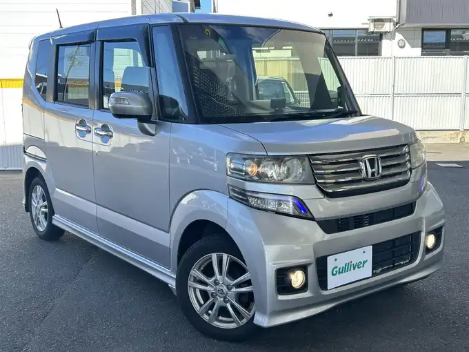 新着情報“Ｎ－ＢＯＸ＋カスタムG・ターボパッケージ”2013年式アラバスターシルバーメタリック入荷しました！