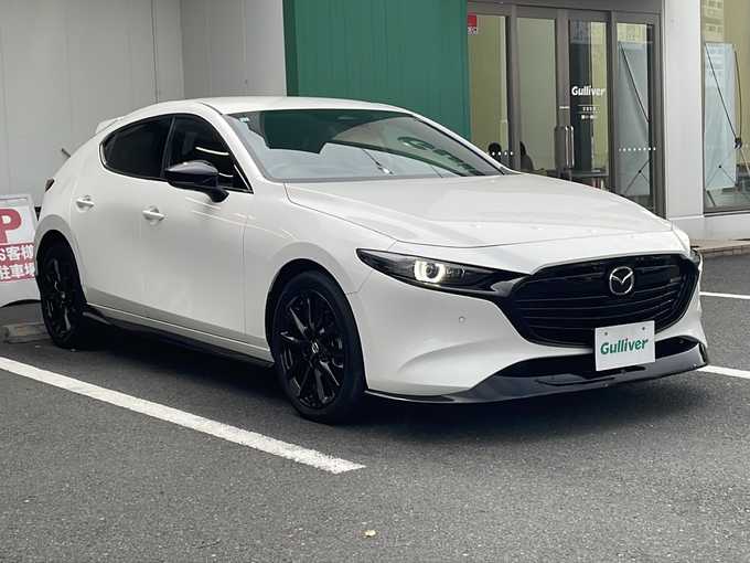 新着情報“ＭＡＺＤＡ３ファストバックXD レトロスポーツエディション”2023年式スノーフレイクホワイトパールマイカ入荷しました！