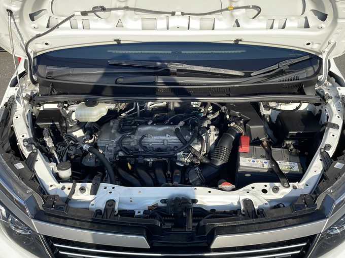 新着情報“ヴォクシーZS 煌Ⅱ”2017年式ホワイトパールクリスタル