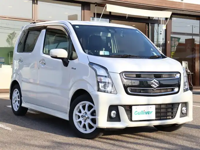 新着情報“ワゴンＲスティングレーハイブリッドT”2019年式ピュアホワイトP入荷しました！