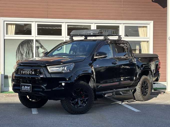 新着情報“ハイラックスZ GRスポーツ”2022年式アティチュードブラックマイカ入荷しました！
