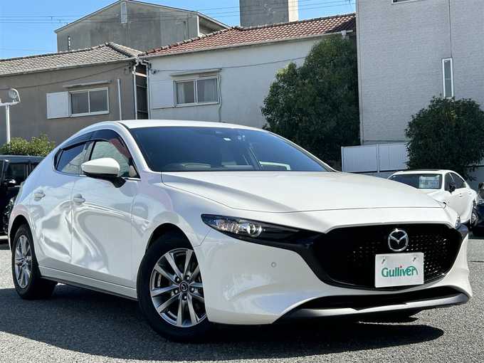 新着情報“ＭＡＺＤＡ３ファストバック15S”2019年式スノーフレイクホワイトパールマイカ入荷しました！