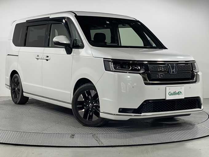 新着情報“ステップワゴンe:HEVスパーダ”2023年式プラチナホワイトパール入荷しました！