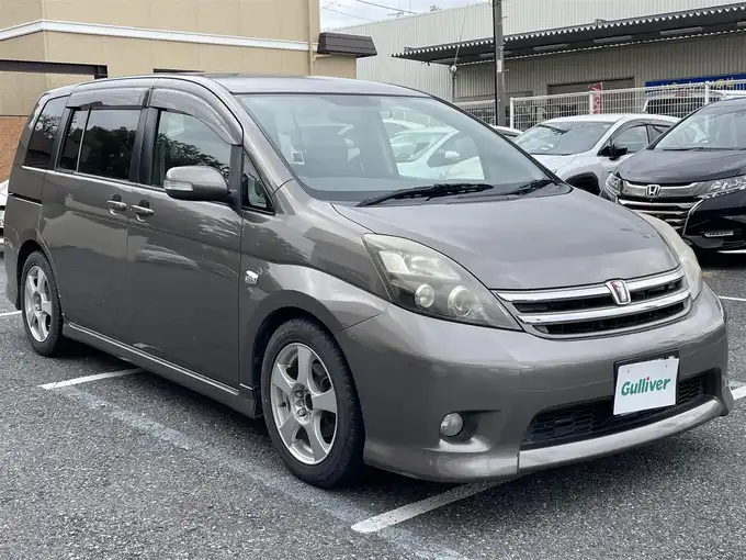 新着情報“アイシスプラタナ”2010年式グレーメタリック入荷しました！