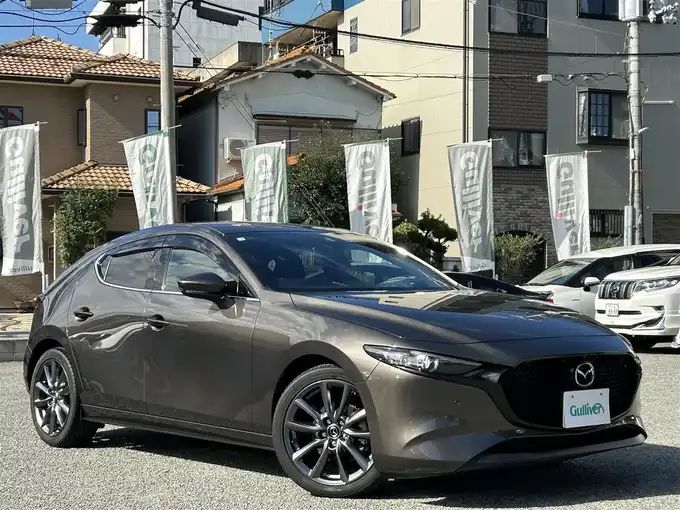 新着情報“ＭＡＺＤＡ３ファストバック15Sツーリング”2020年式チタニウムフラッシュマイカ入荷しました！