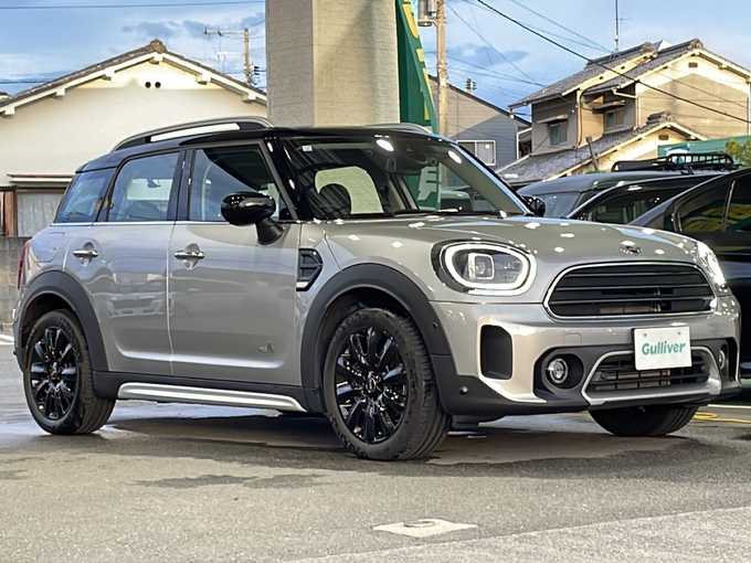 新着情報“ＭＩＮＩクーパーD クロスオーバー オール4 エッセンシャル・トリム”2023年式シルバー入荷しました！