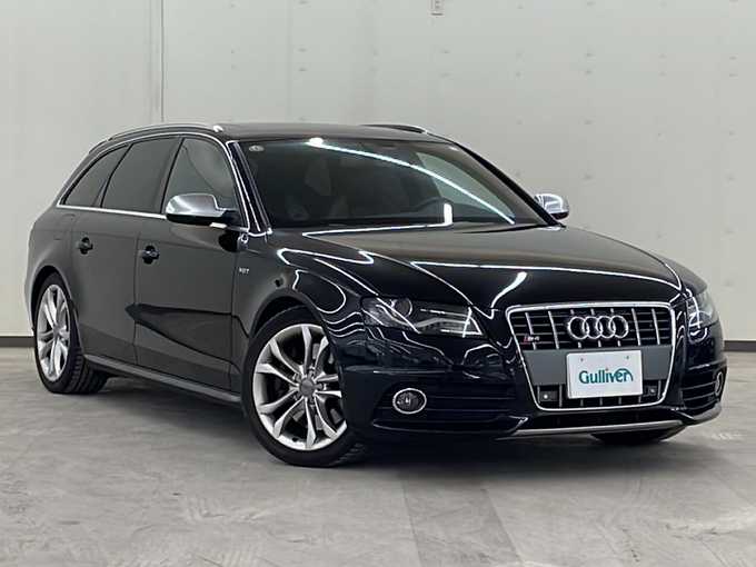 新着情報“Ｓ４アバントベースグレード”2010年式黒入荷しました！