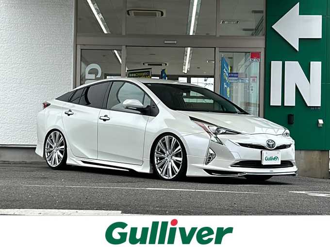 新着情報“プリウスSセーフティプラス”2017年式ホワイトパールクリスタルシャイン入荷しました！